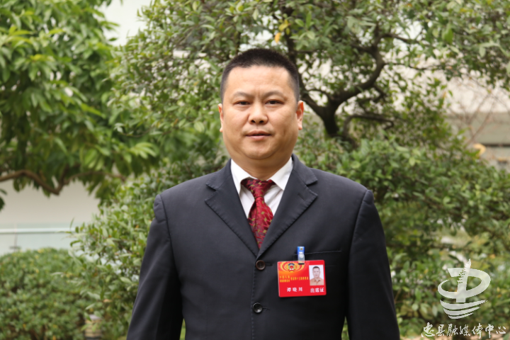 发挥委员作用落实两会精神