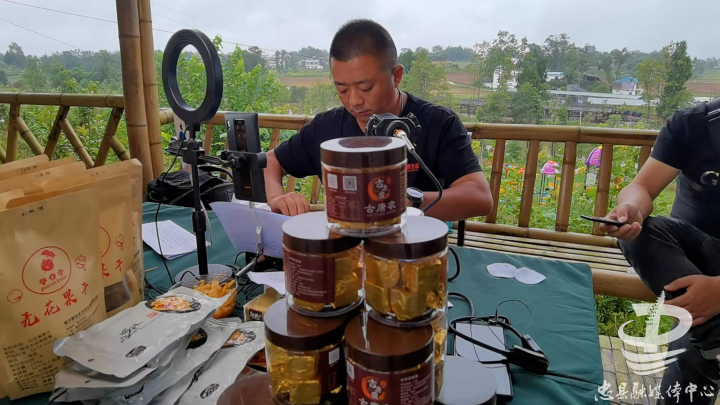 小峰回农村打开一扇窗