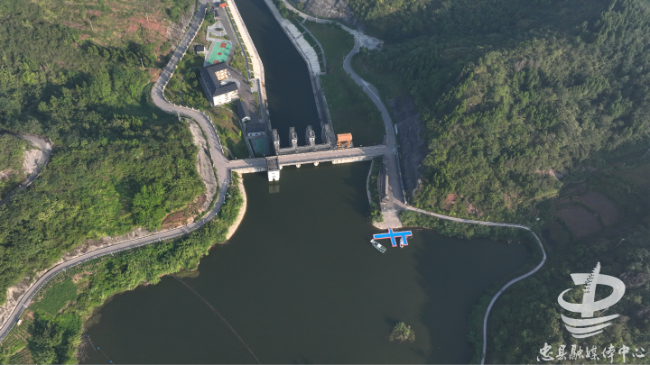首页>新闻中心>忠县>社会>正文>龙滩水库位于忠县与垫江县交界的大