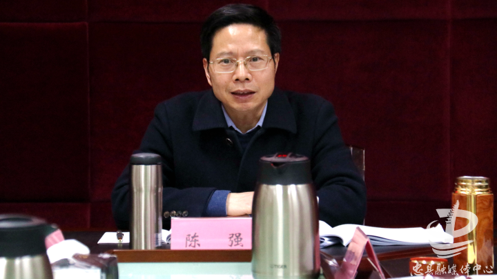 县十八届人大常委会第二十九次主任会议召开陈强主持