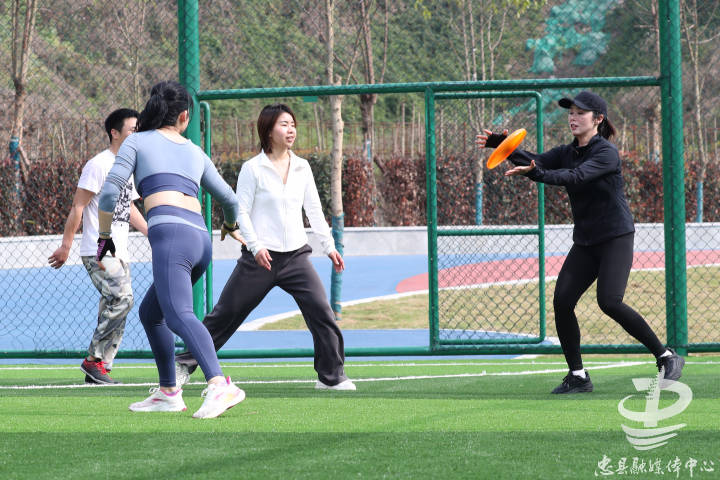 极限飞盘运动你听说过吗忠县临江公园刚举行一场体验赛