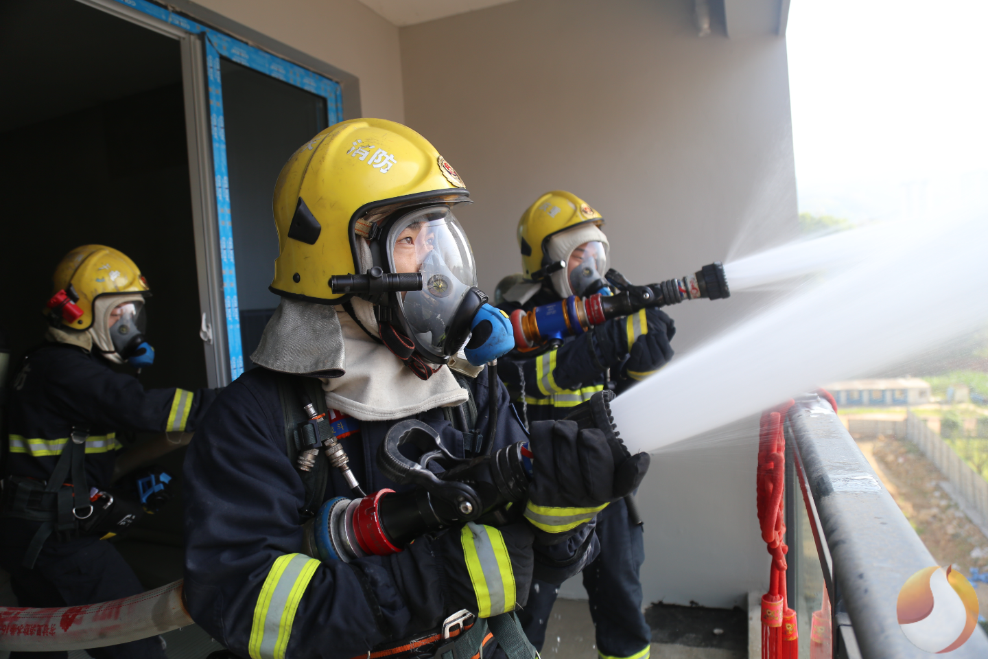 奉节消防组织开展高层建筑灭火救援实战演练