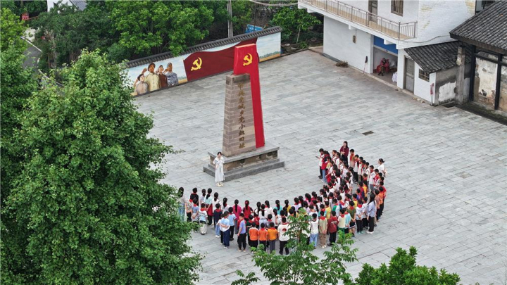 【图说双减】虎城镇小：追溯红色历史 点亮青春之光