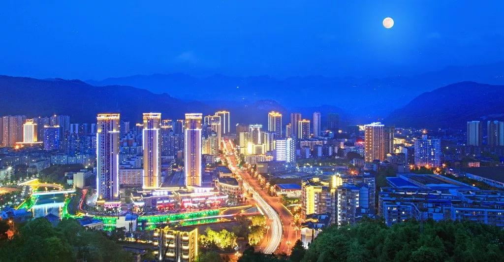 万东镇： 开发公益性岗位 帮助困难群众就业