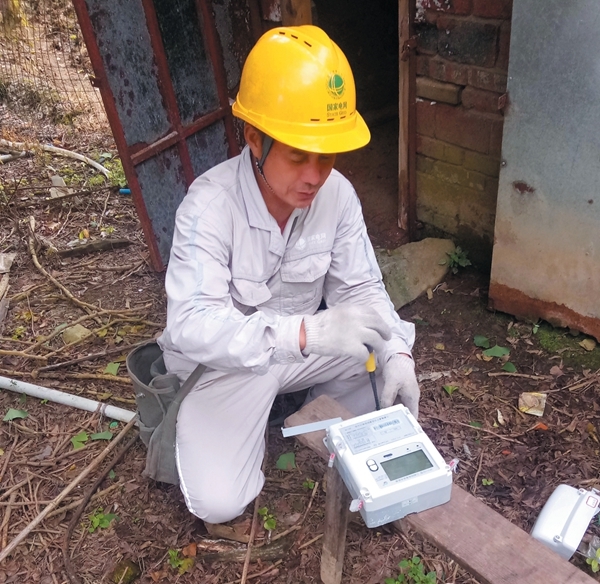 全心全意做好服务的"陈师傅"——记县供电公司高镇供电所抄表工陈亚龙