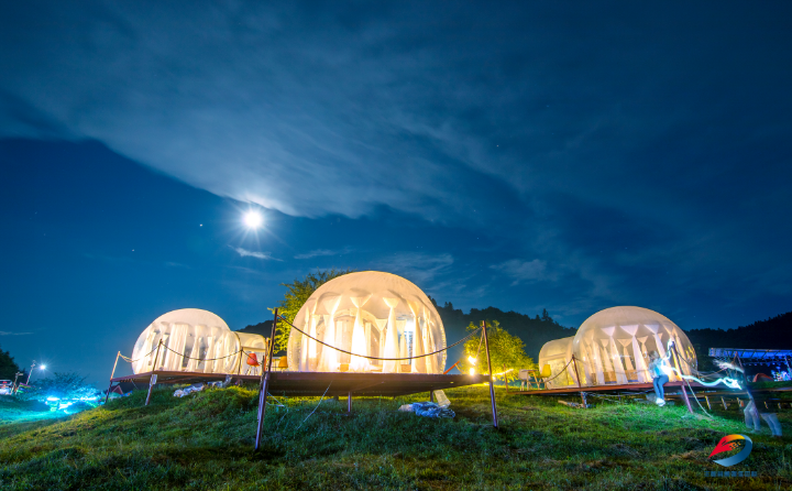 记得来打卡哟!还增加了卡通屋,蒙古包帐篷等今年除了星空泡泡屋容纳1.