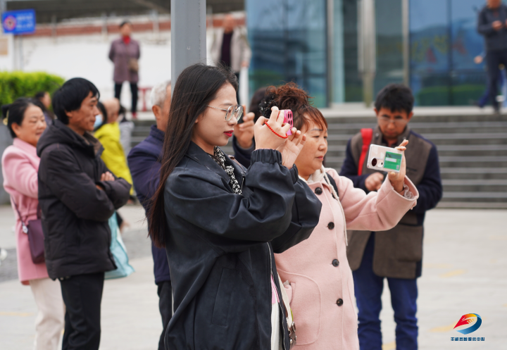 接站不用鲜花用战鼓,丰都人的硬核浪漫!