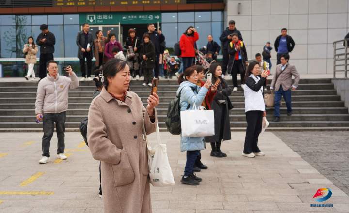 接站不用鲜花用战鼓,丰都人的硬核浪漫!