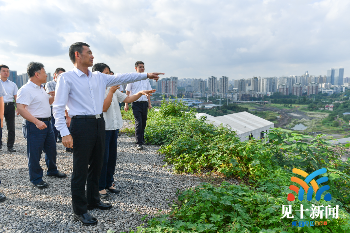 李顺调研九龙坡区两大医院迁建项目