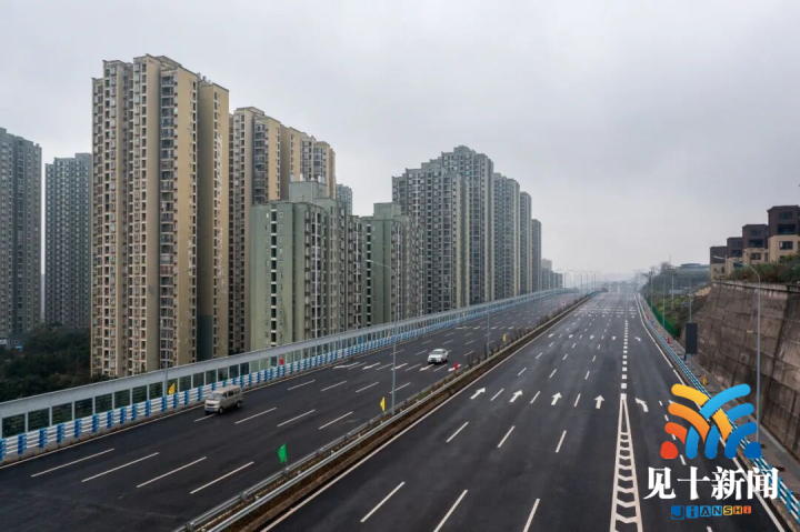 快速路二纵线华岩至跳磴段主线通车第一天亲们你们觉得路况有改善吗