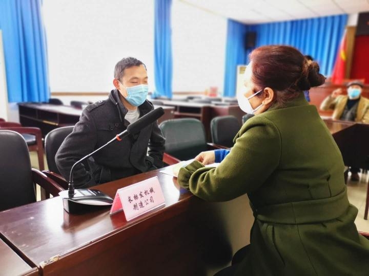 战“疫”同时不忘战“贫”！一品街道举行了一场特殊招聘会