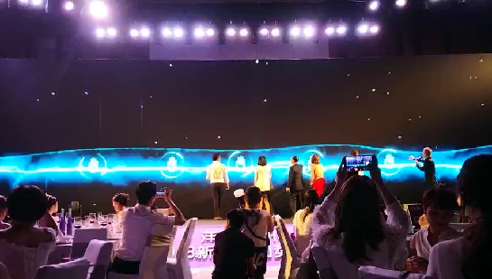 炫酷！巴南科技工作者创新争先大赛开始啦，机器人迎宾、激光雾屏……这些“高科技”让你大开眼界