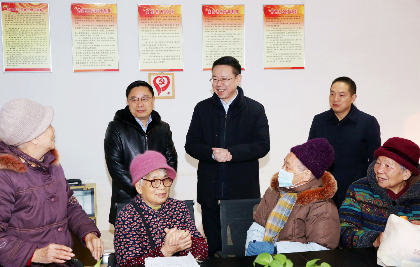 何友生：确保全区群众过一个平安祥和的节日