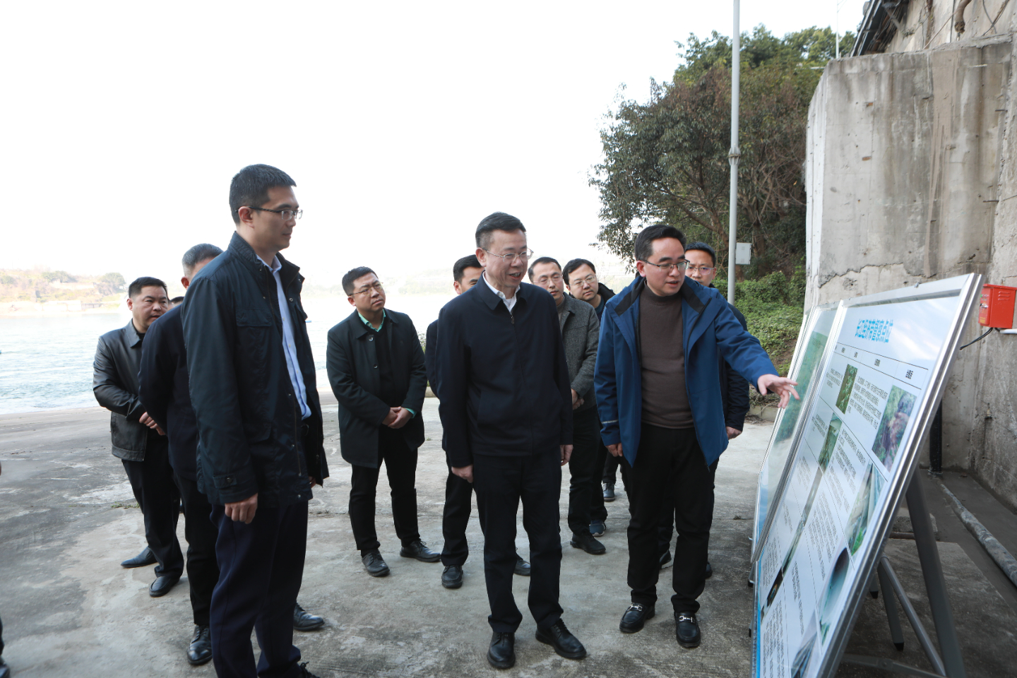 何友生：扎实推进长江生态环境问题整改 以更高水平建设山清水秀美丽之地