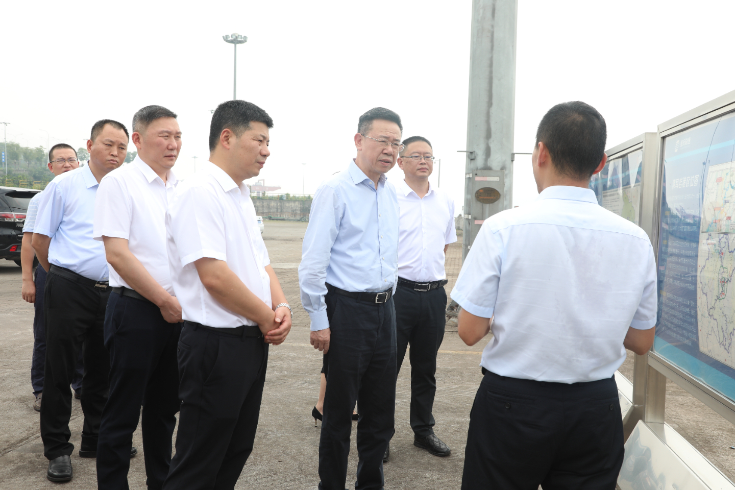 何友生：扩大高水平对外开放   为奋力打造内陆开放综合枢纽贡献力量