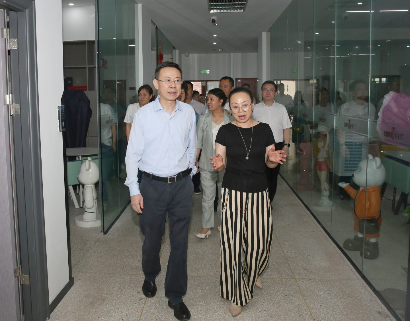何友生：坚持科技创新，助力全区工业经济高质量发展