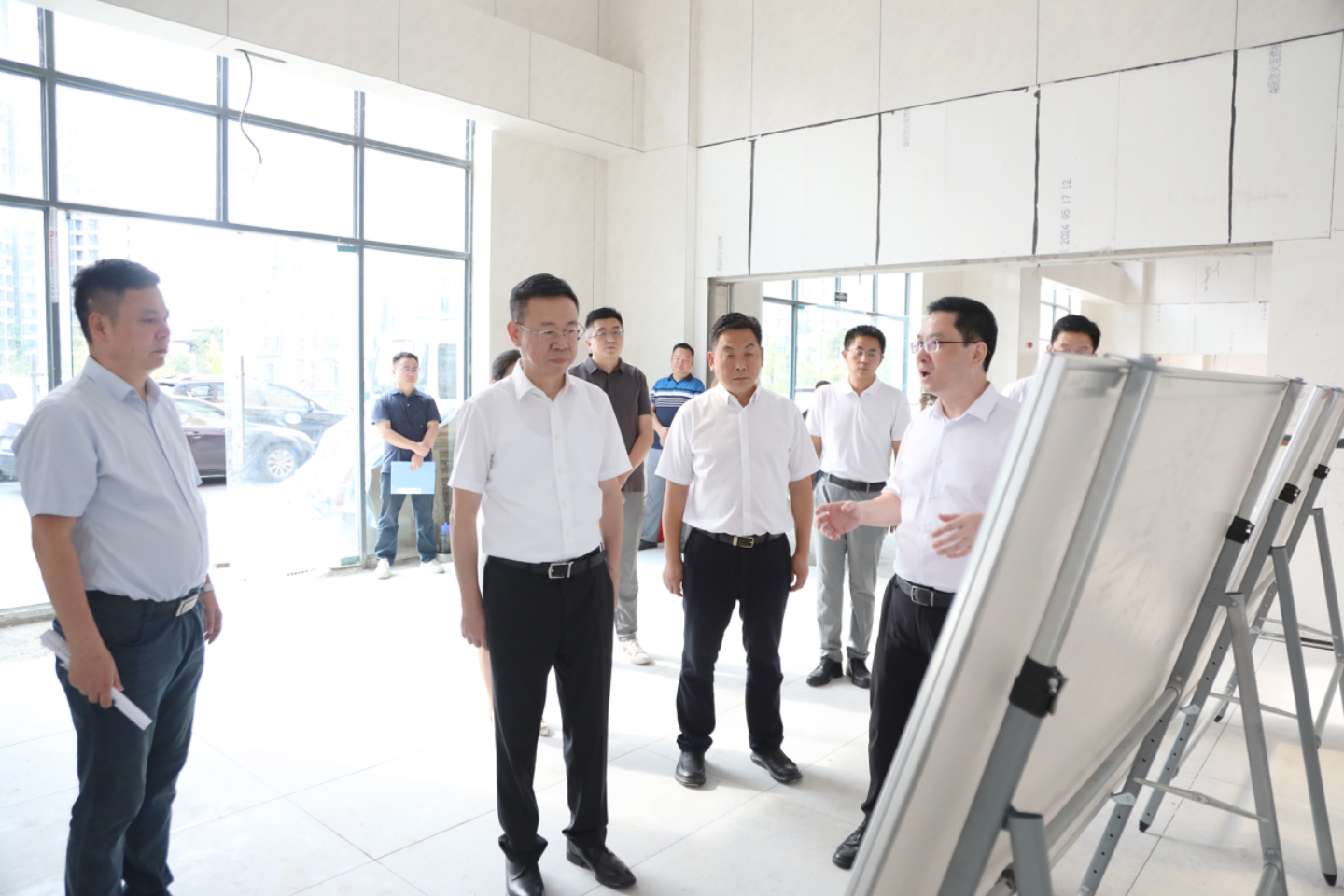 何友生：加快培育和发展新质生产力，为巴南经济社会高质量发展聚势赋能