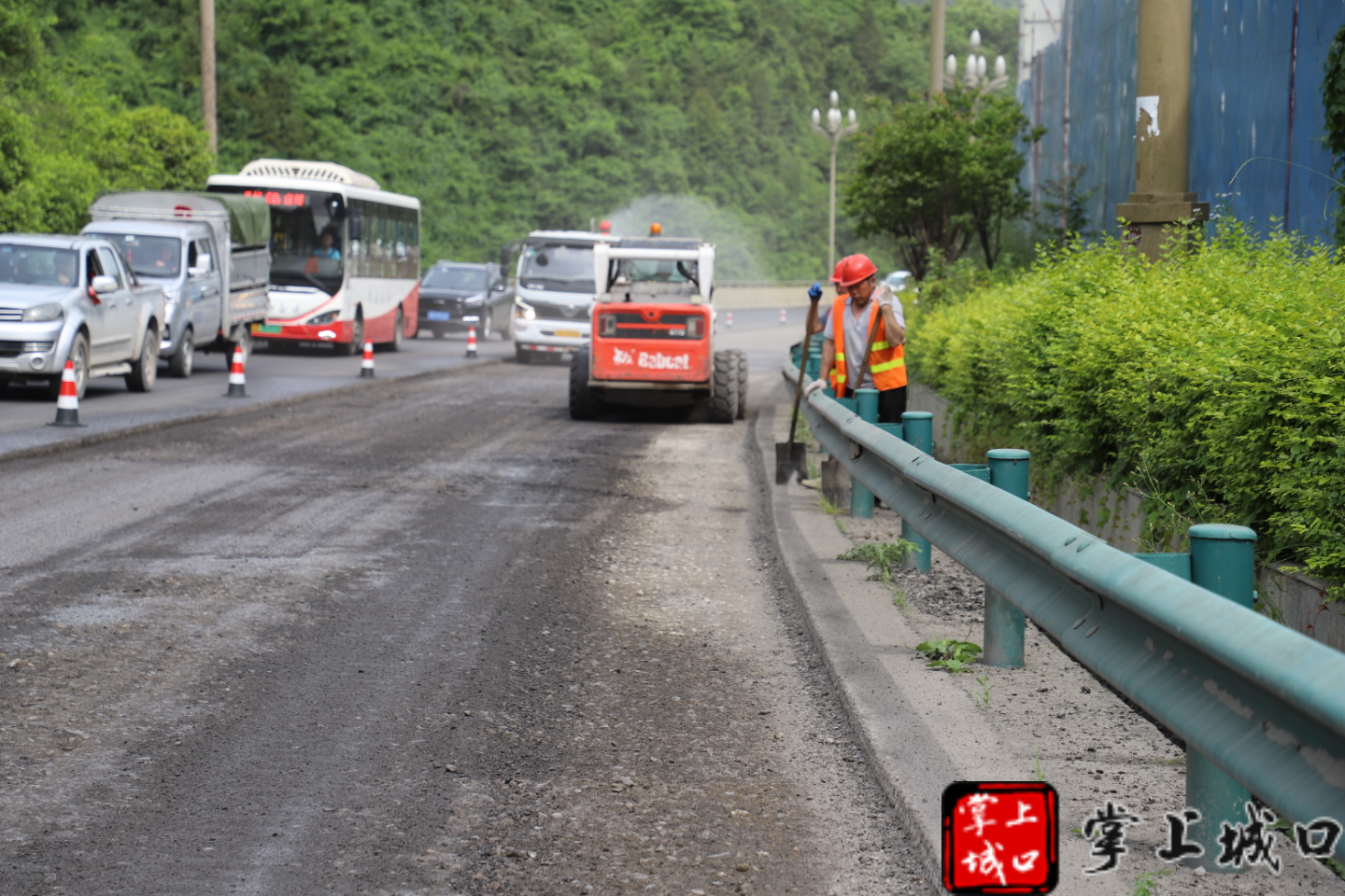 城万快速通道公路路面大修工程全面开工建设