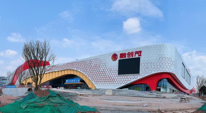 疫情防控复工复产防疫复工两不误重庆融创茂项目全面进入收尾阶段