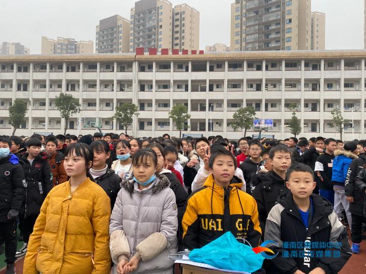 潼南--"游园会"让梓潼中学"嗨"翻天