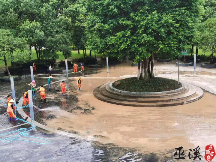 县城市管理局：洪水过后忙清淤 恢复重建进行时